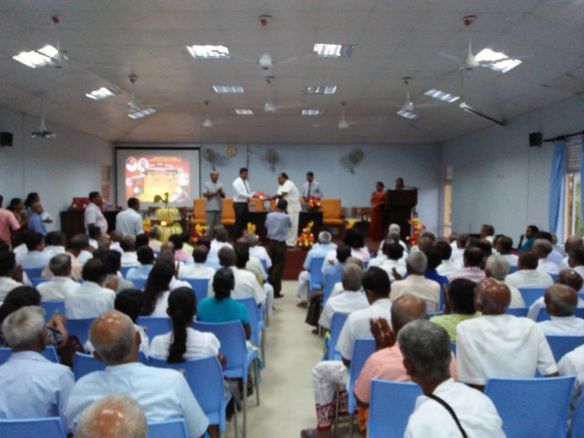 පිරුවානා පොත් වහන්සේ ප්‍රදානය කිරීම